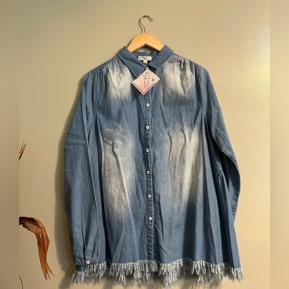 Earl Womens Denim Chambray Button Up Shirt Long Sleeve Fringe Hem Size S NWT
